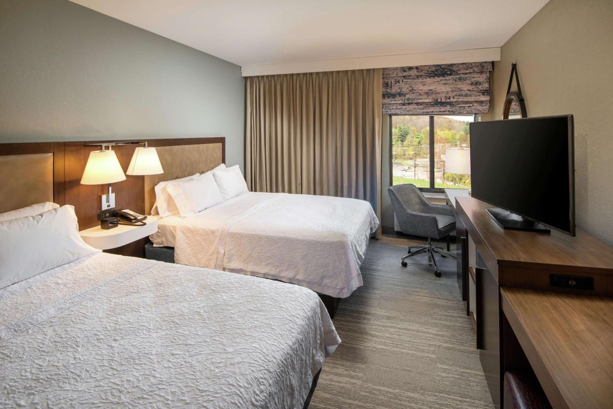 Hampton Inn & Suites Binghamton/Vestal Exterior photo
